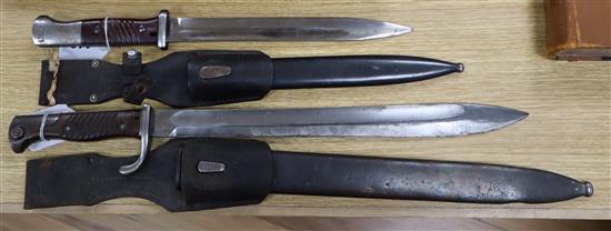 An Imperial German WWI bayonet, Luneschloss, Solingen and a bakelite and steel handled bayonet, stamped 41asw